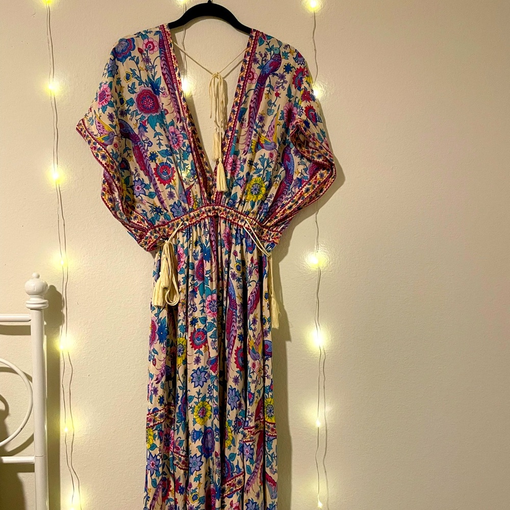 Gorgeous floral maxi dress.